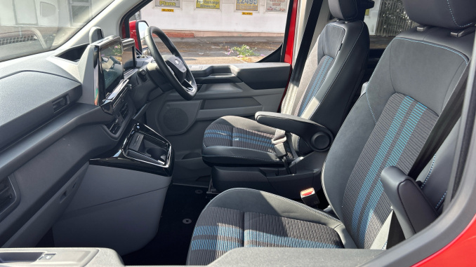 Ford Transit Custom 320 L1 Petrol Fwd 2.5 PHEV 232ps H1 Double Cab Van Sport Auto - Image 13